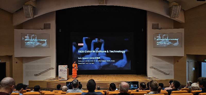 Prof. Suk Delivers Keynote at CIC33