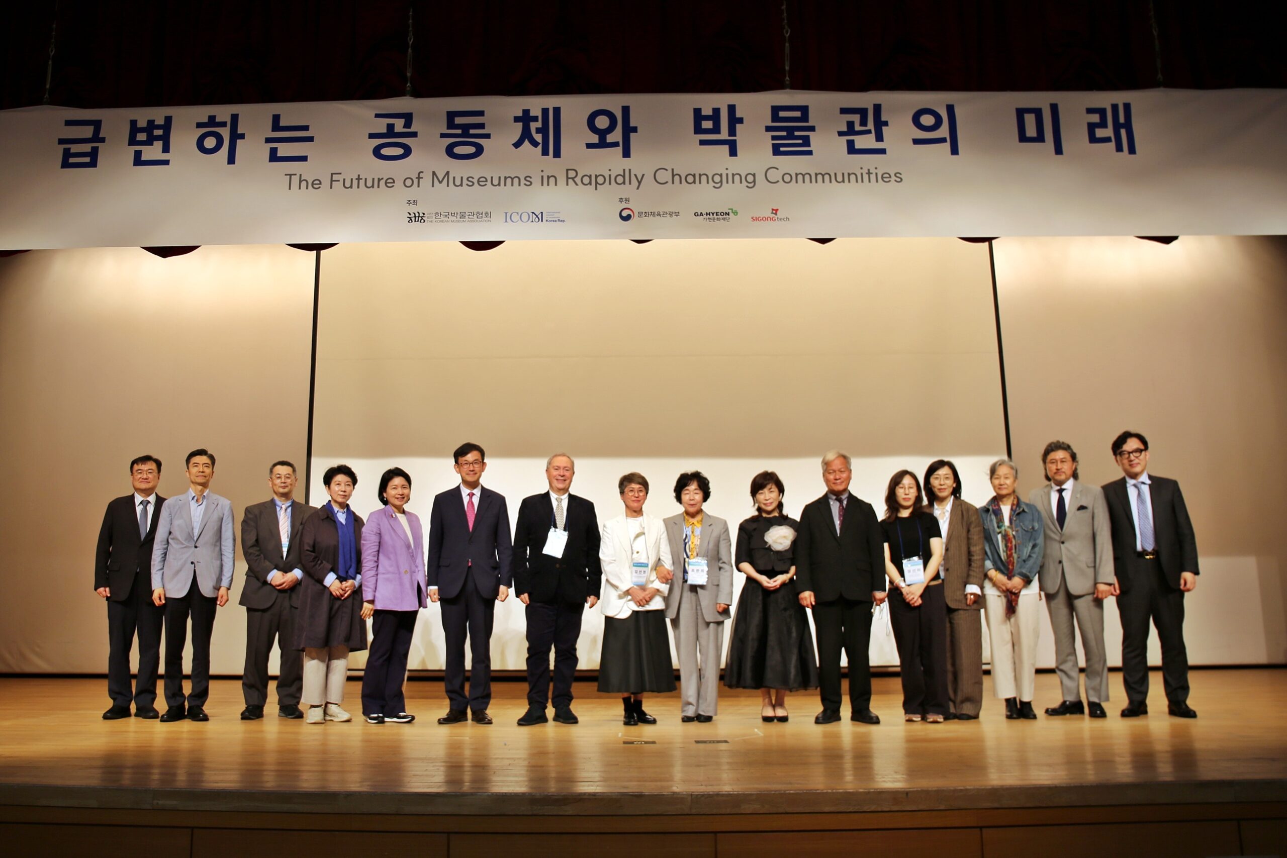 Bringing Art to KAIST: A Museum in a Tech Campus